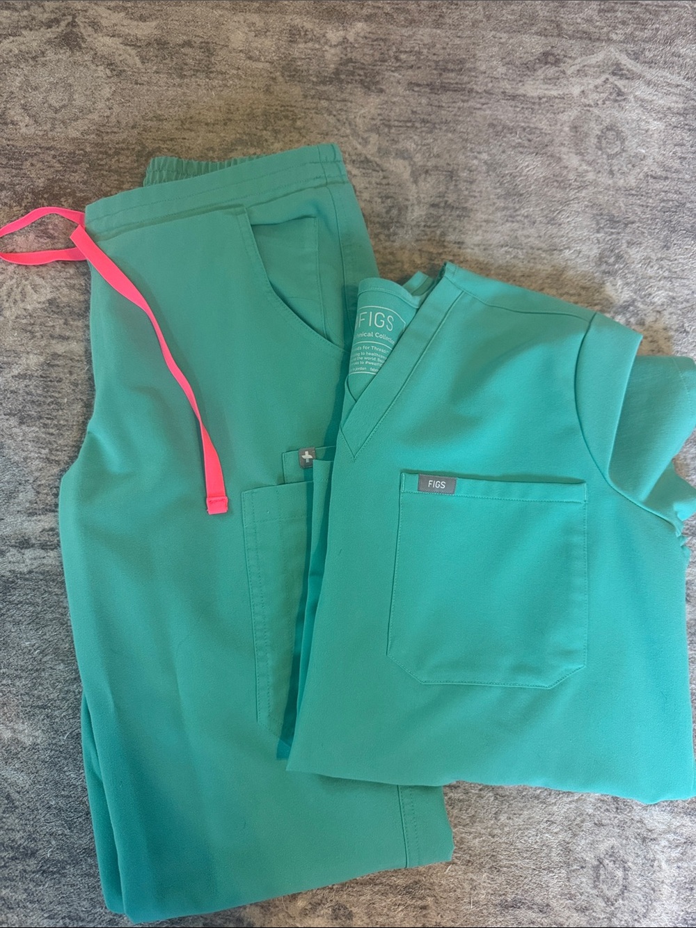 FIGS Women's Surgical Green Scrub Set - Yola Slim Small & Catarina Small